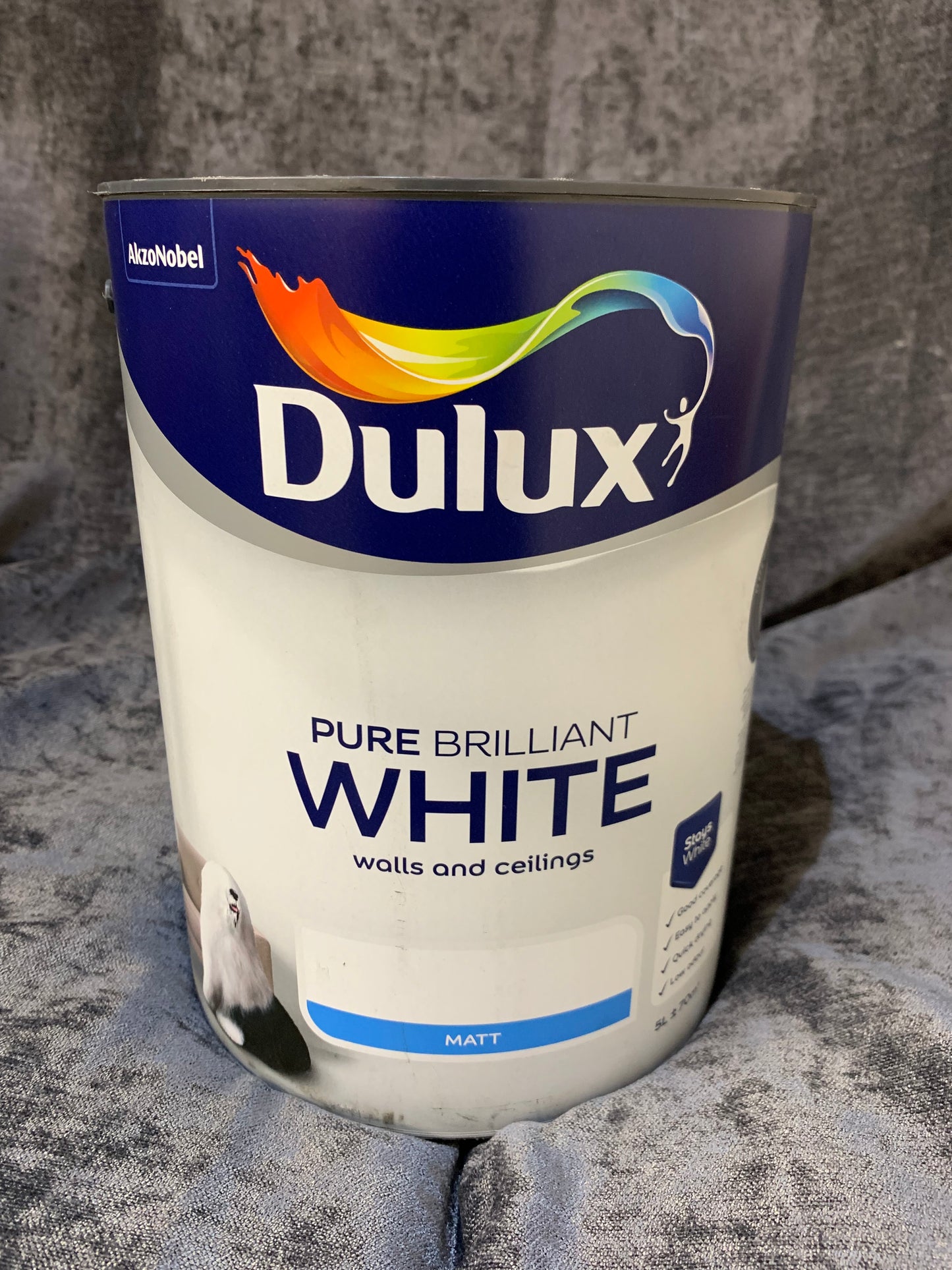 Dulux Pure brilliant white Matt Emulsion paint, 5L E9 D*