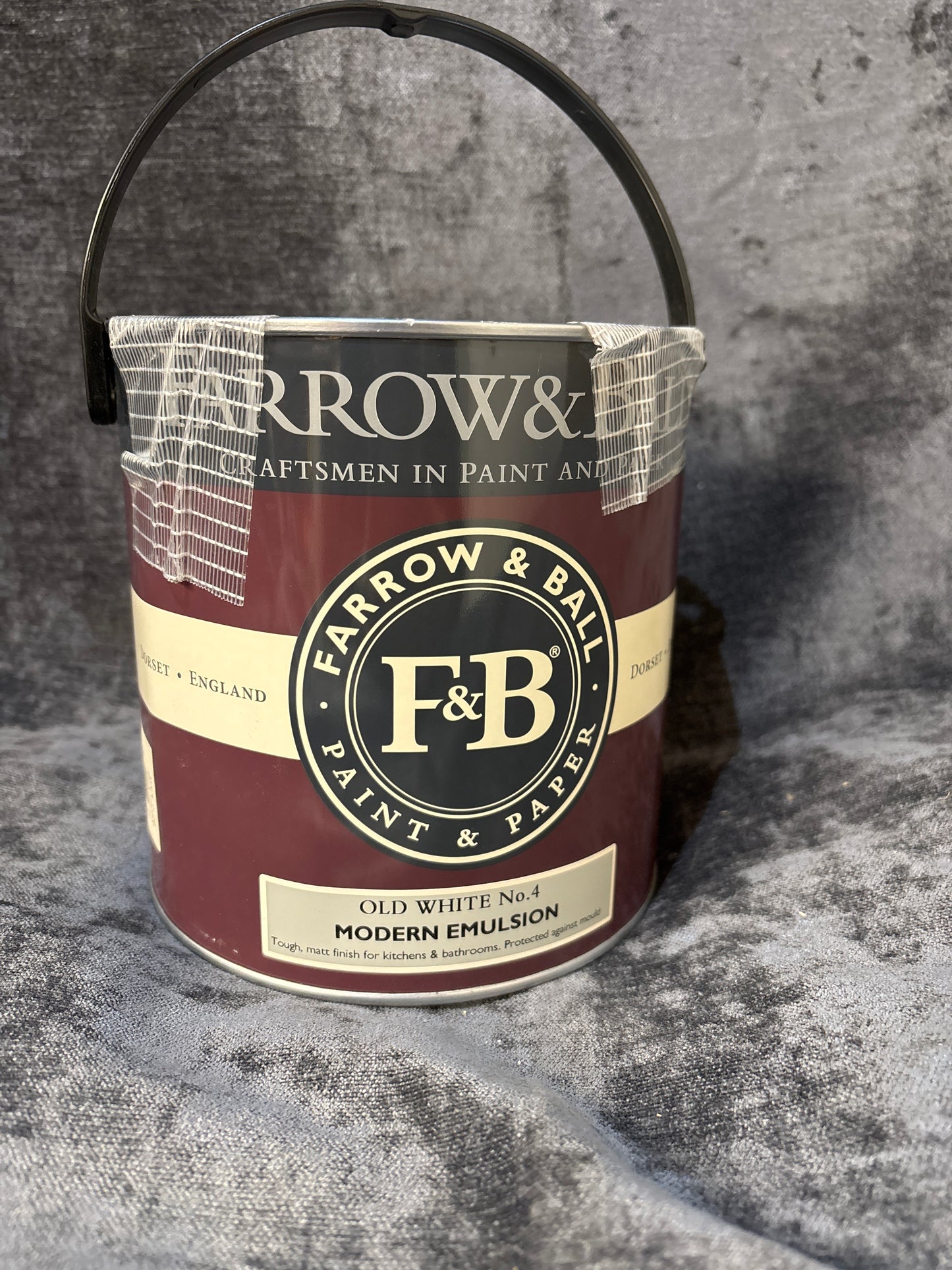 Farrow & Ball Modern Old white No.4 Matt Emulsion paint, 2.5L S645 (D*)