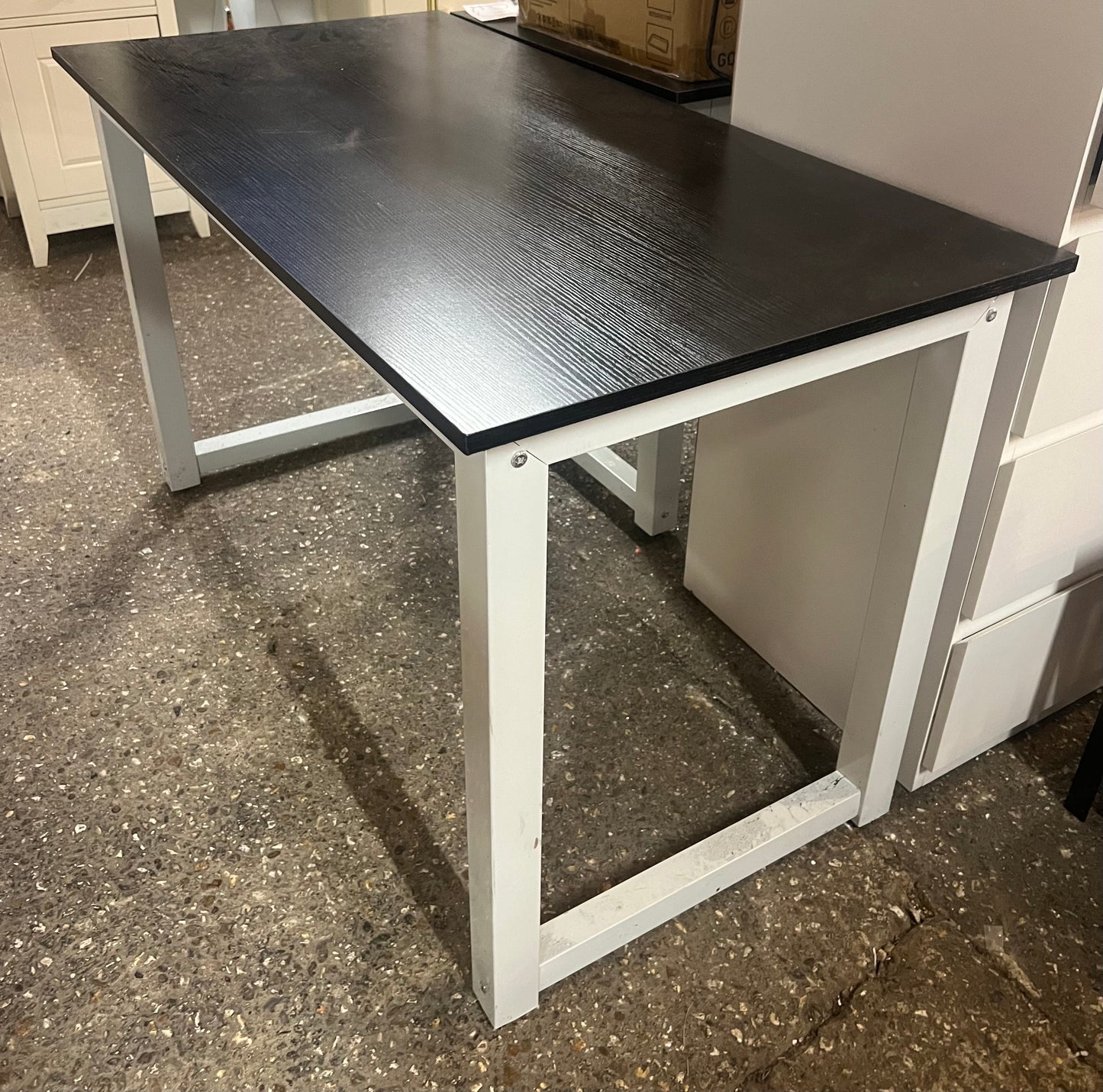 Black Table (R243)