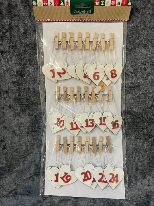 Christmas Pack Of 24 White Heart Festive Pegs (R401) (Room 1)