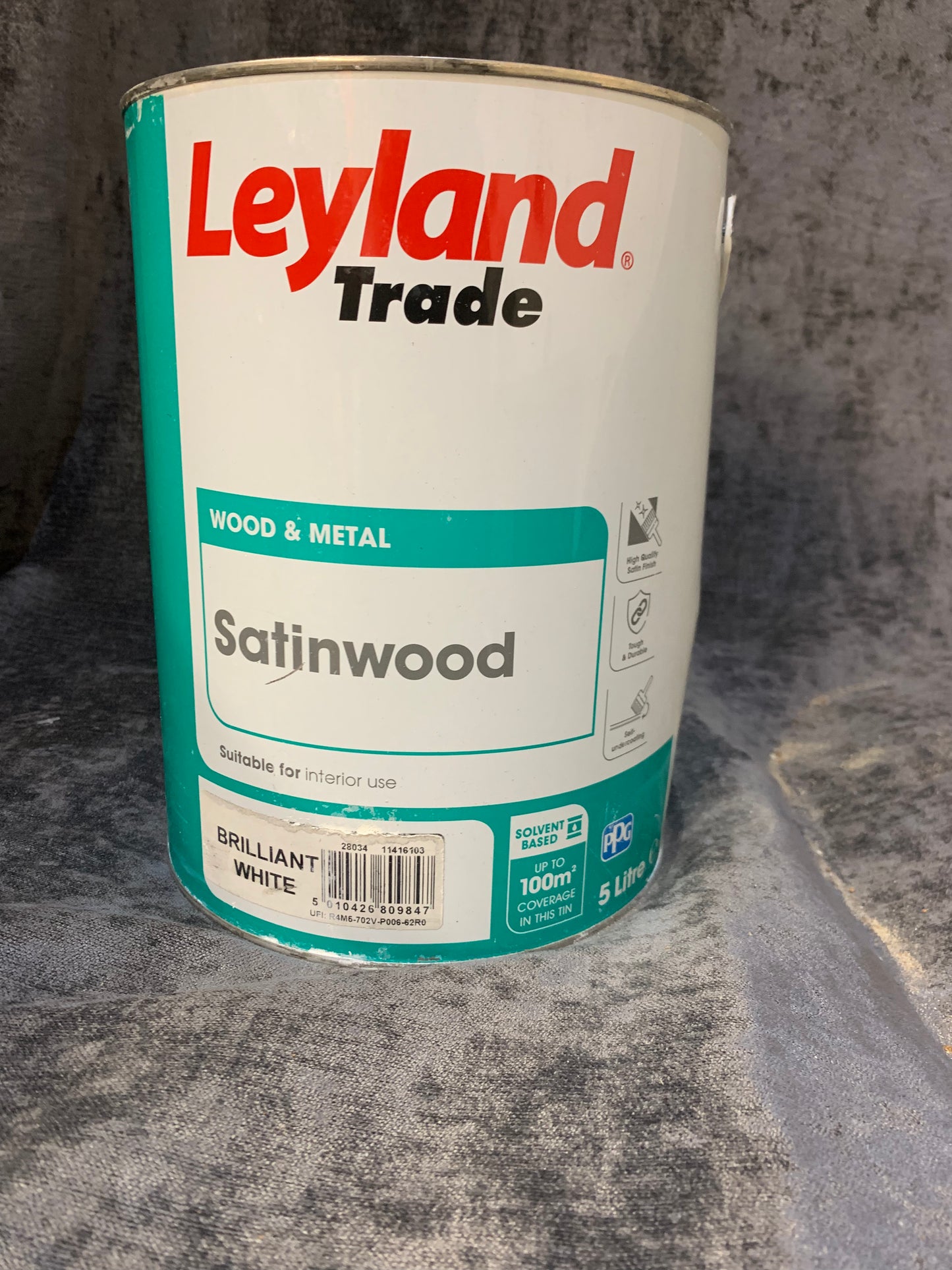 Leyland Trade Pure brilliant white Satinwood Metal & wood paint 5L (S720) (D*)