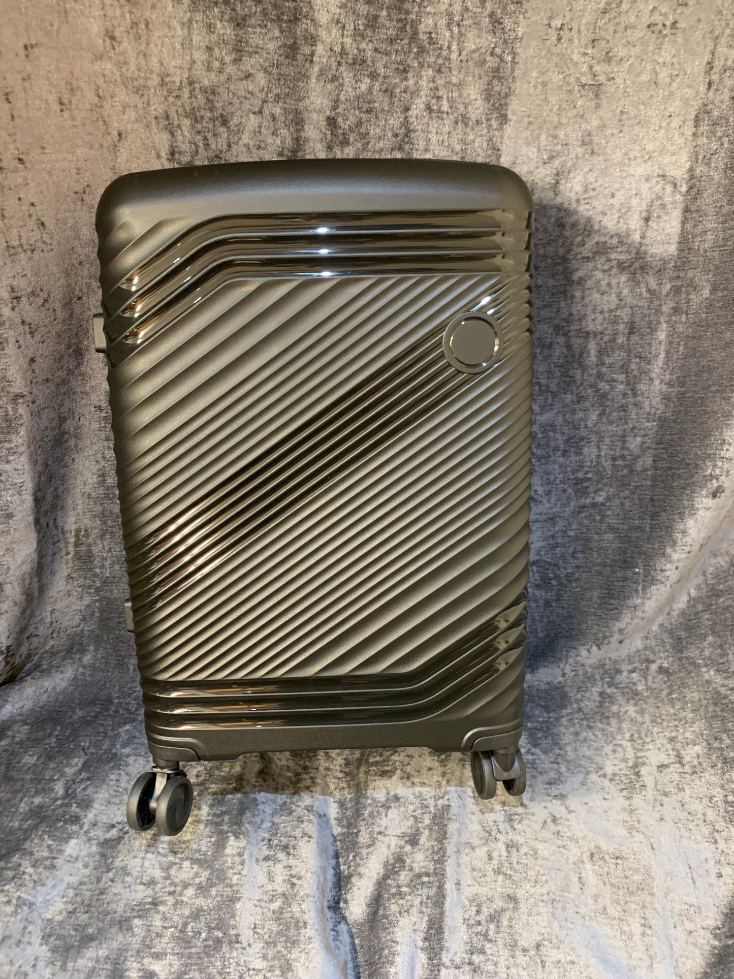 Black Medium Hard Shell Suitcase (S775)