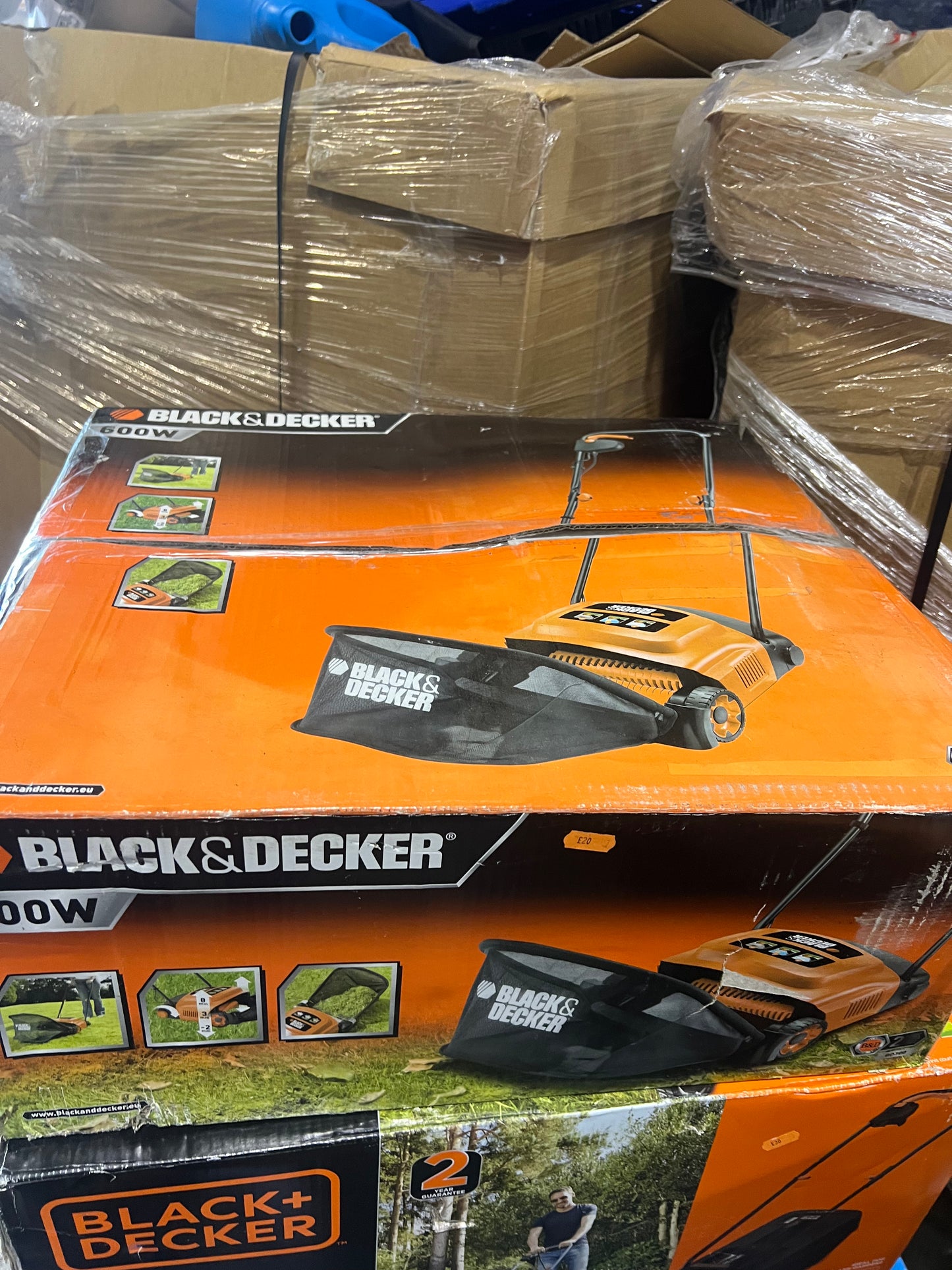 Black & Decker 600W GD300 Electric Lawnraker Scarifier Grass Rake 30cm 240v (R286)