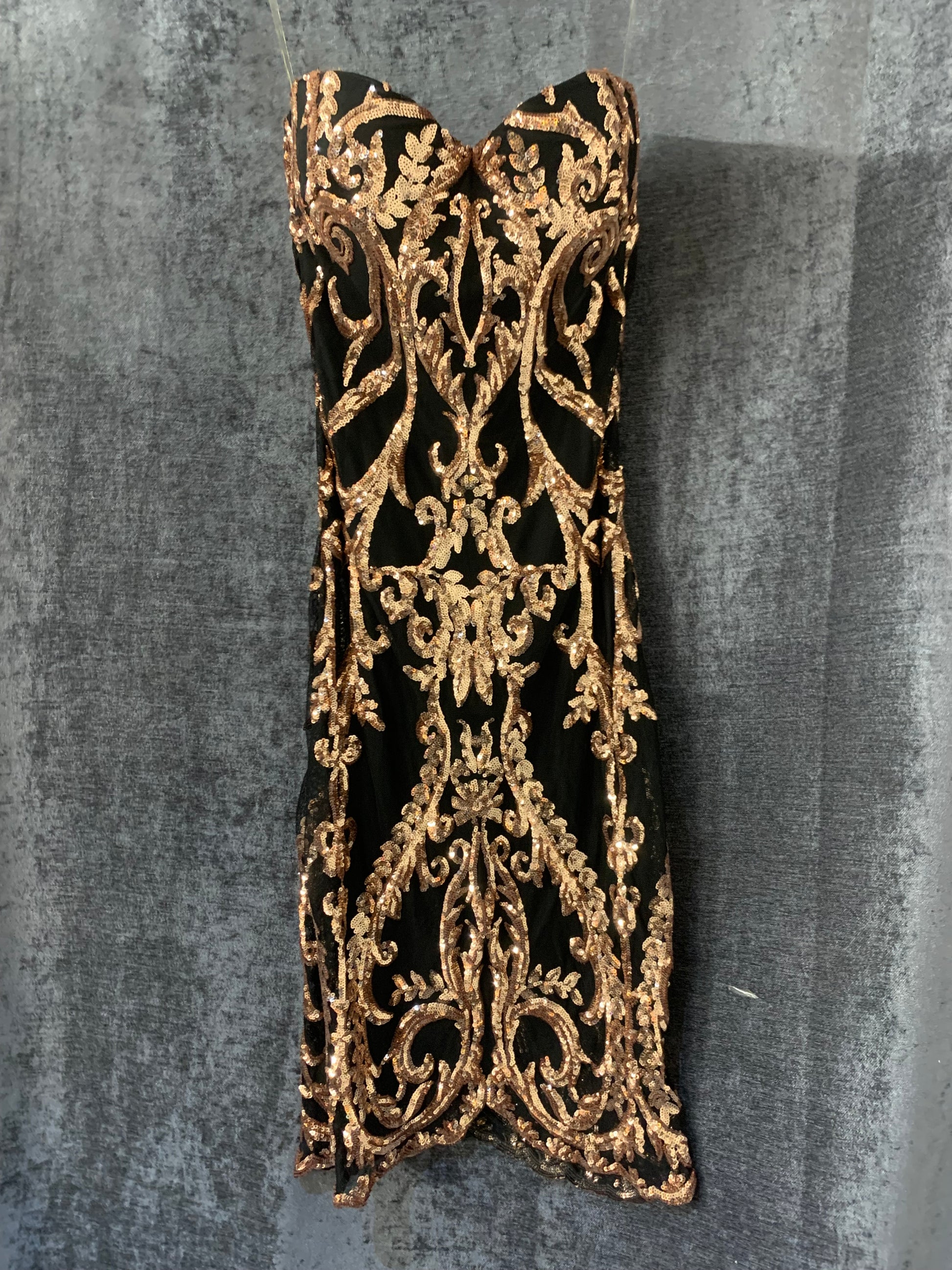 Goddiva baroque bandeau sequin mini dress in black and gold UK10 (T62) Big Brands Direct Goddiva baroque bandeau sequin mini dress in black and gold UK10 (T62) Big Brands Direct