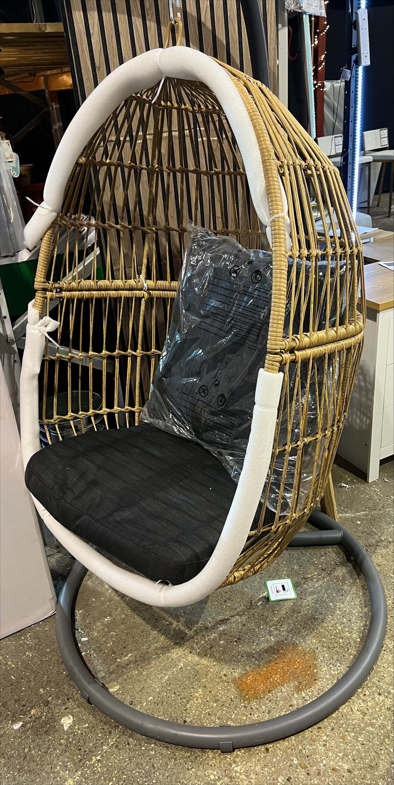 Brown & Black Rattan Effect Hanging Egg Chair (R36)