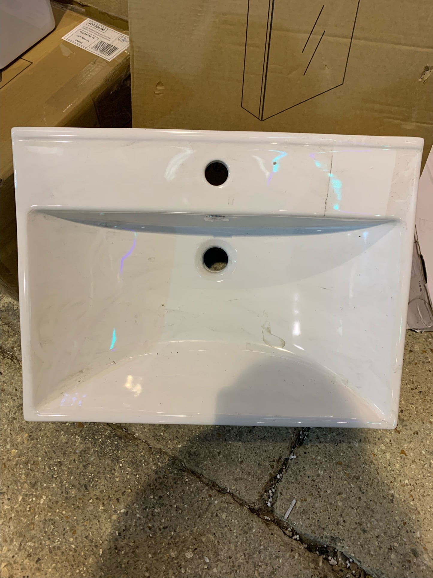 bathroom basin 600mm gloss white (S146)