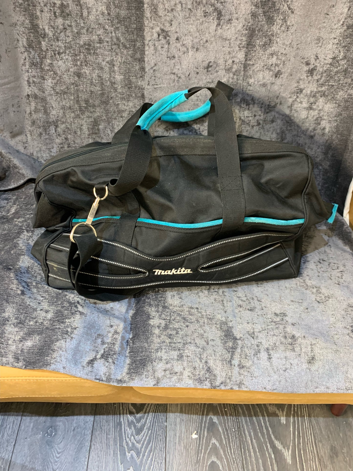 Makita Strap And Hand Held Bag Black With Blue Parts (K)