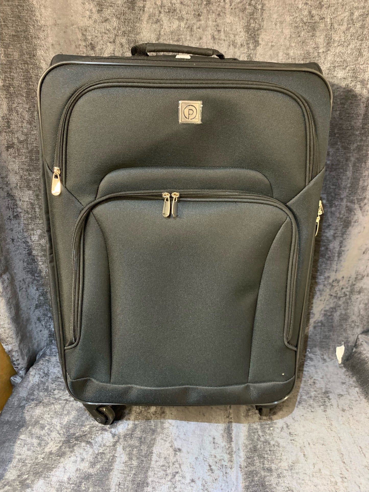 Black leather medium  suitcase with different zip pockets (S107)