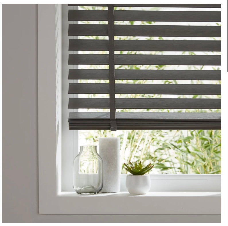 Lone Grey Woodgrain effect PVC Venetian Blind (W)120cm (L)180cm (S858)