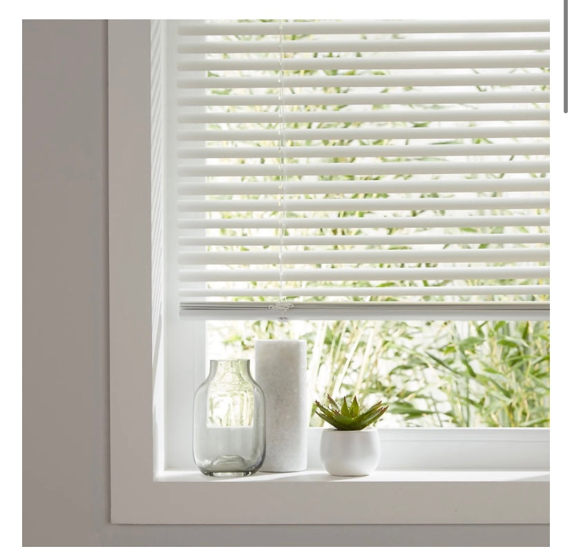 Studio White Aluminium Venetian Blind (W)120cm (L)180cm Studio White (S866)