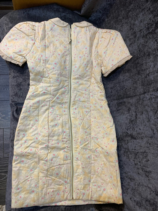 Pimkie quilted floral mini dress in cream Size 6 (S47) (M)