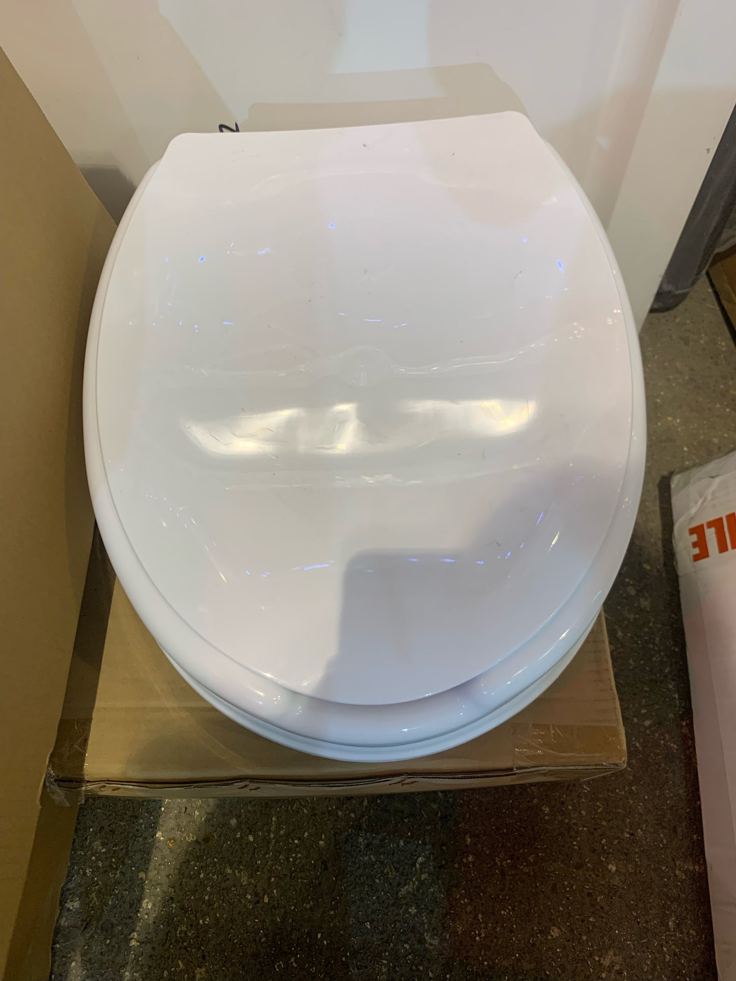 Raised Toilet Seat Aid with Lid 10cm (4") Elevated Strong and Durable (S192)