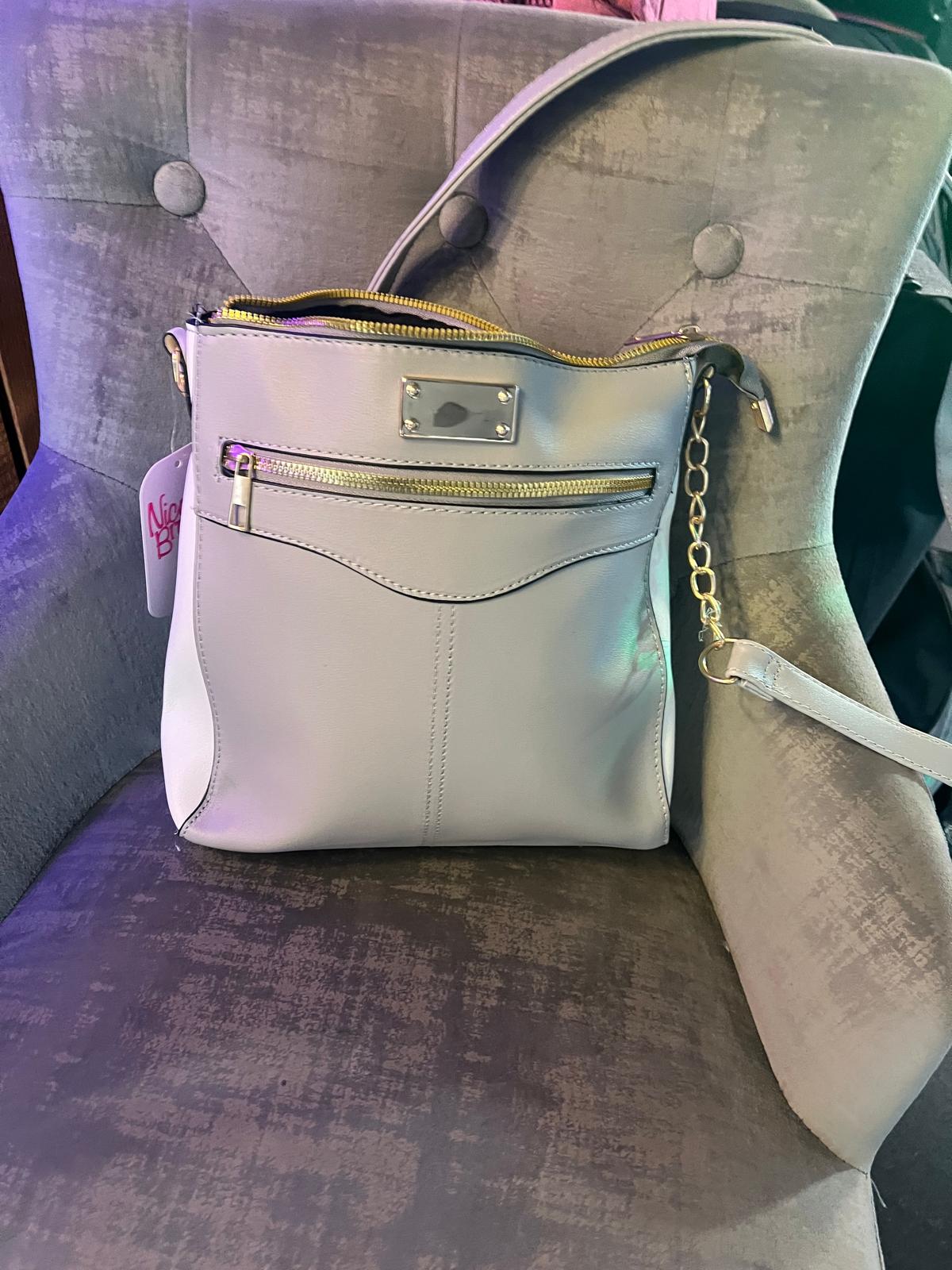 Nicole Brown Over The Shoulder HandBag In Grey And White With Gold Chain Detail (B8)