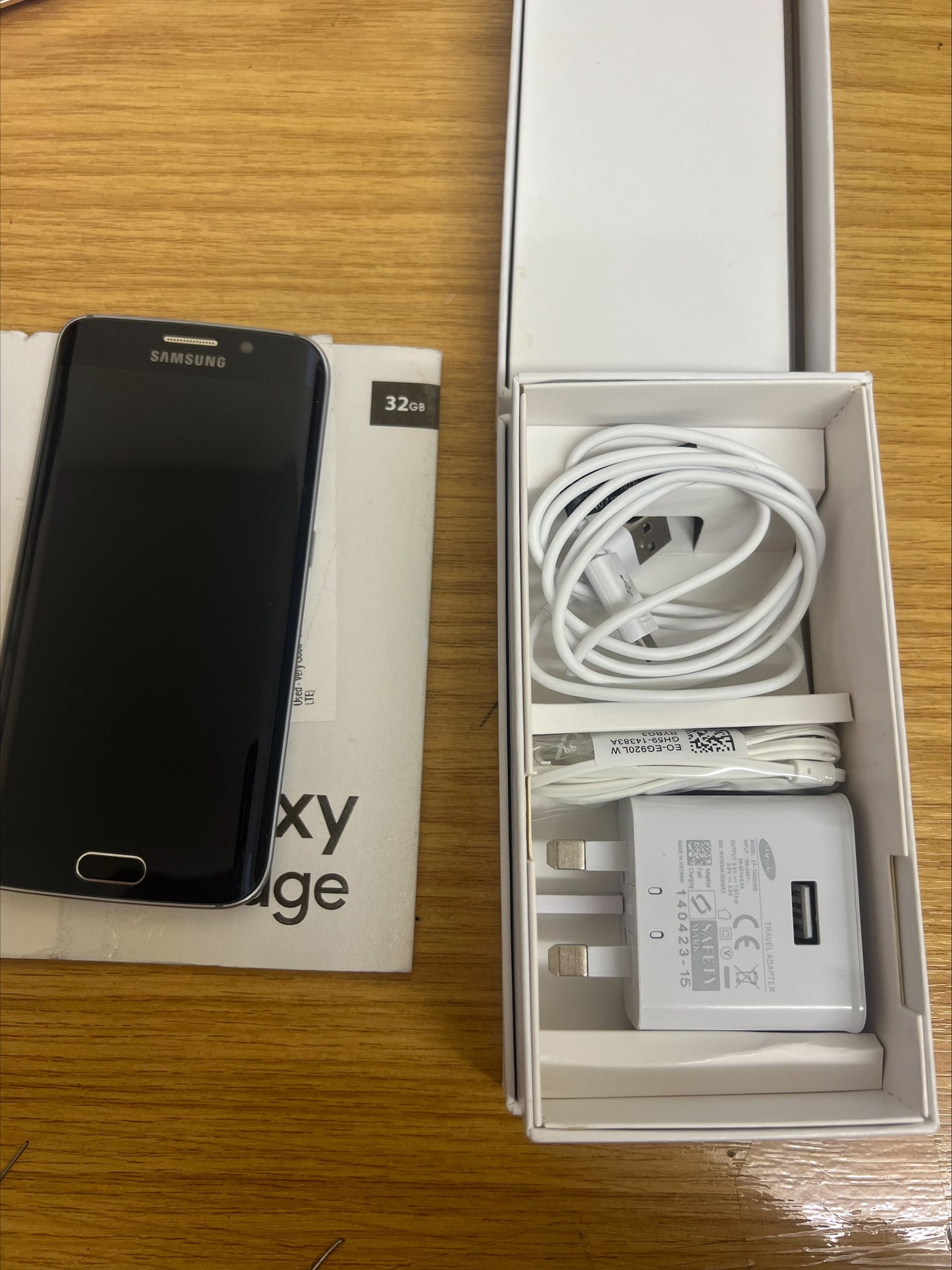Samsung Galaxy S6 Edge 32GB Black Sapphire Very Good Like New  R461** (T)